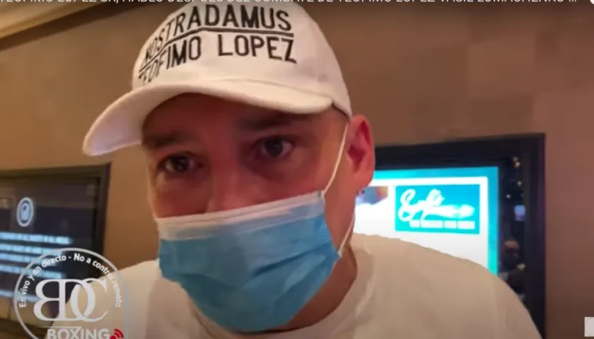 El entrenador Teofimo López Sr.