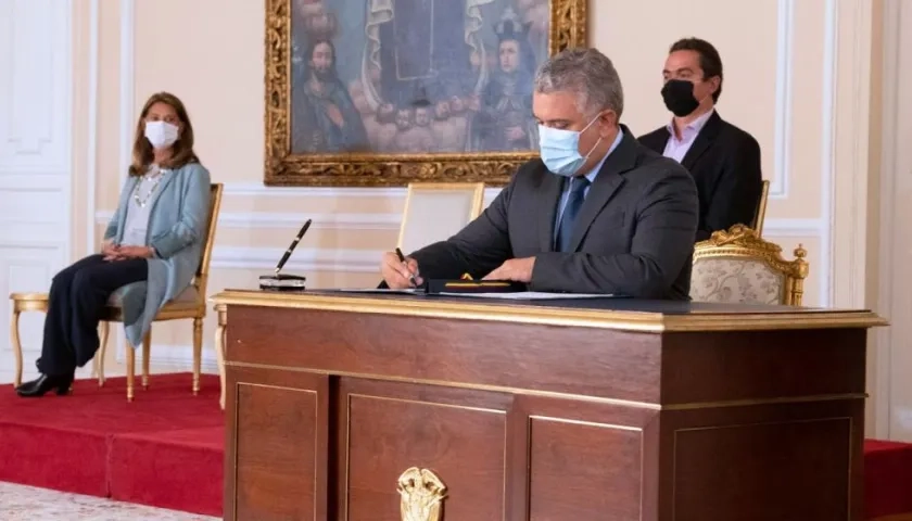 Presidente Duque en la sanción de la Ley.