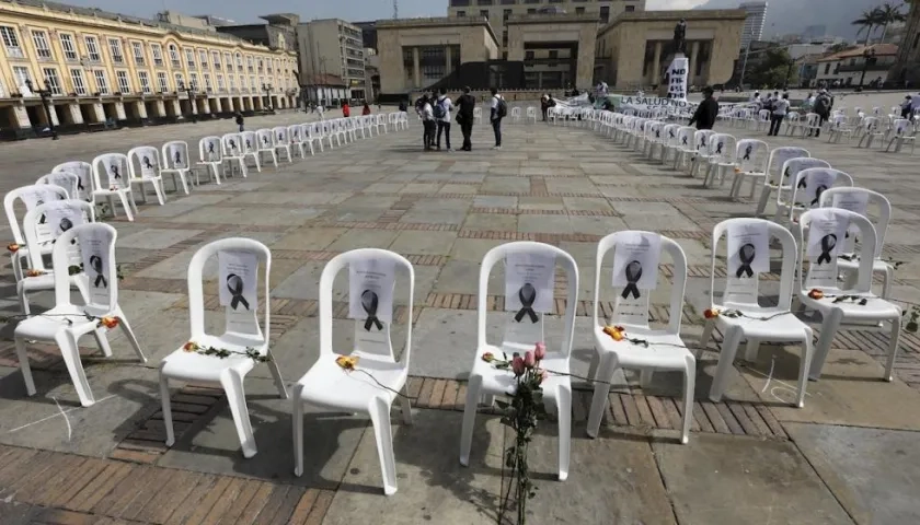 Acto simbólico en homenaje a los trabajadores del sector de la salud fallecidos