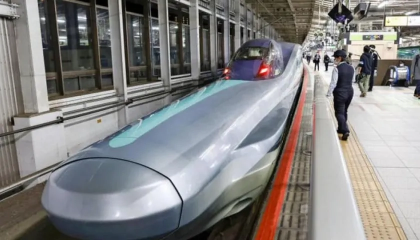 Este tren bala puede llegar a alcanzar hasta los 400 km/h sin pasajeros.