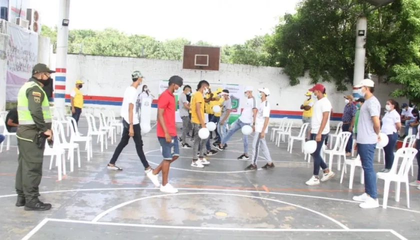 Actividad de resocialización de los jóvenes. 