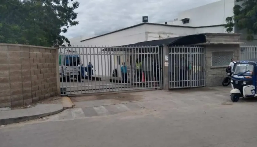 El extranjero ingresó sin signos vitales a la Clínica Adela de Char de Soledad. 