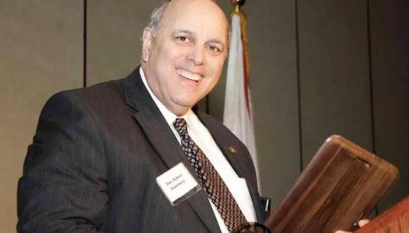 Robert Rosenberg, juez retirado.