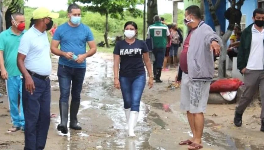 La Secretaria de Gobierno Edilsa Cortina al frente de la atención de los damnificados.