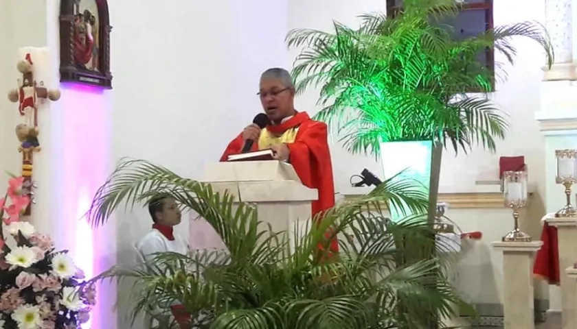 Alexi Rodríguez, párroco del Santuario Mariano de la Virgen del Carmen de Puerto Colombia.