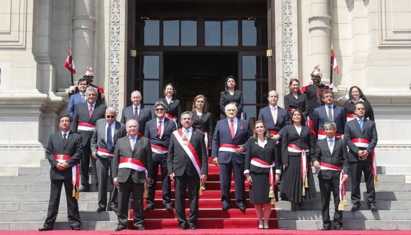 Manuel Merino y el gabinete que había designado.