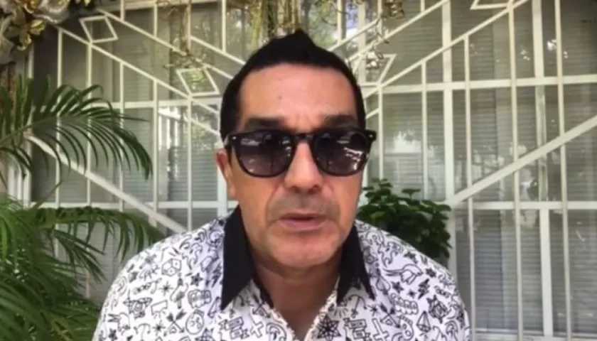 El cantante Checo Acosta.