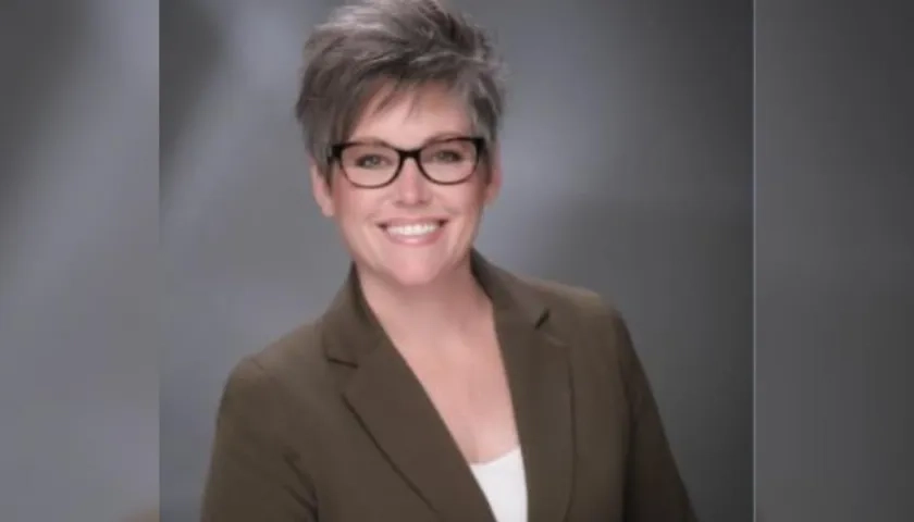 La secretaria de Estado de Arizona, Katie Hobbs.