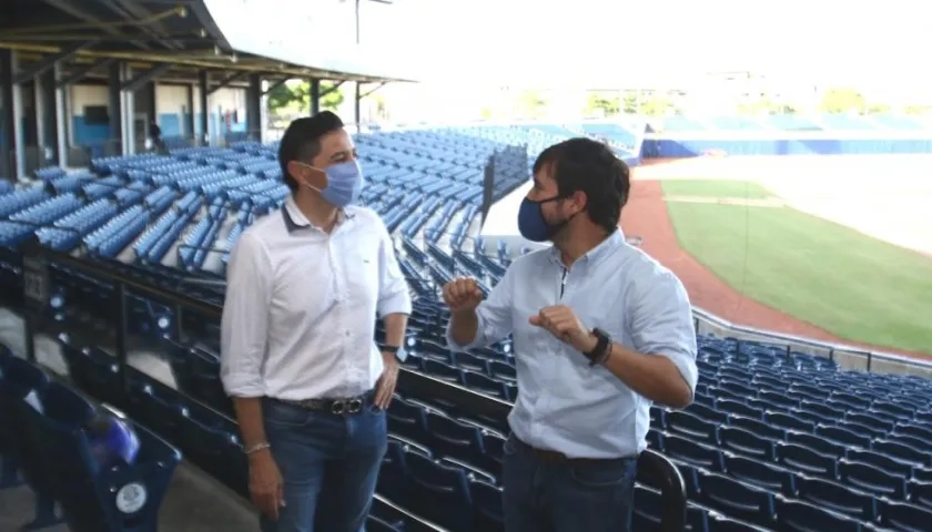 Alcalde de Ibagué, Andrés Hurtado; y el alcalde de Barranquilla, Jaime Pumarejo, en estadio Édgar Rentería.