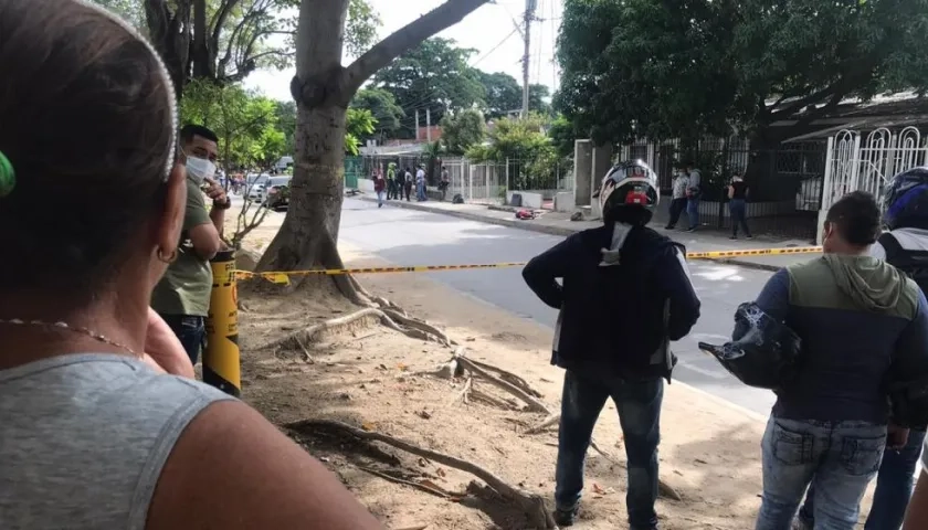 La víctima quedó tendida sobre la vía pública. 