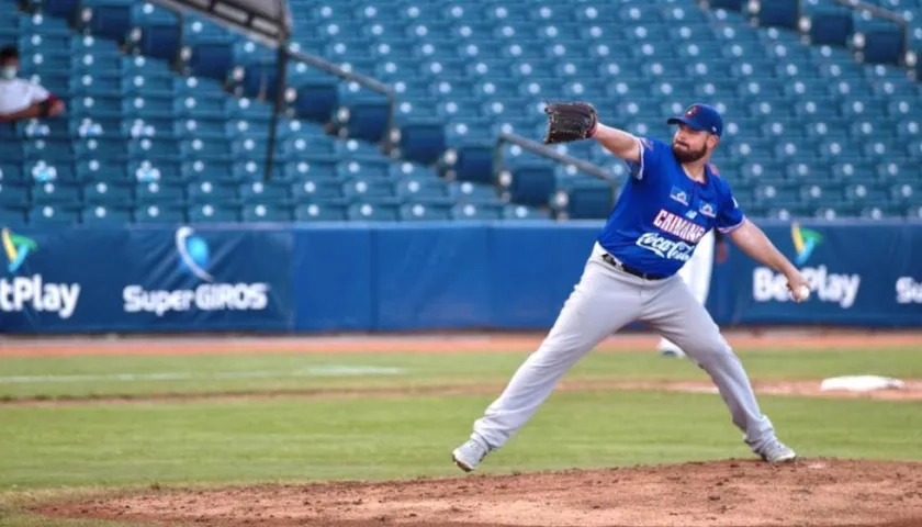 David Holmberg, lanzador ganador de Caimanes.