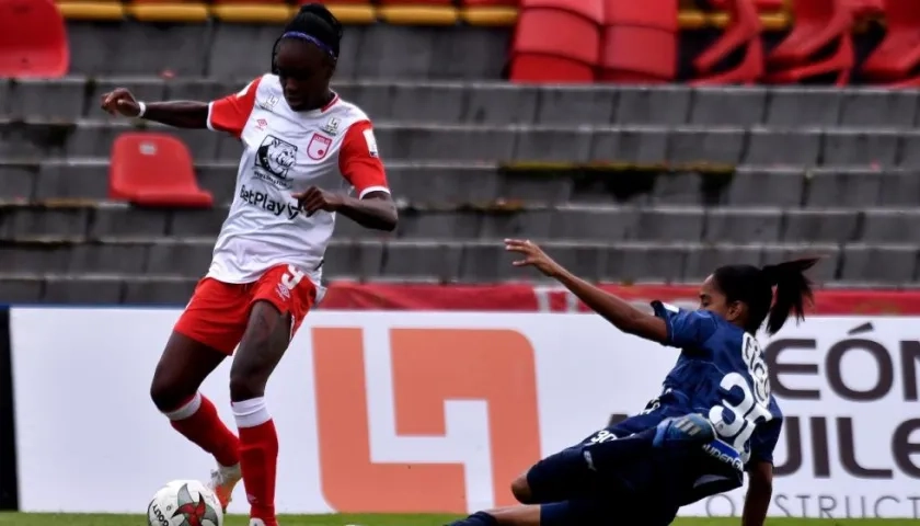 Las Tiburonas cayeron ante Las Leonas