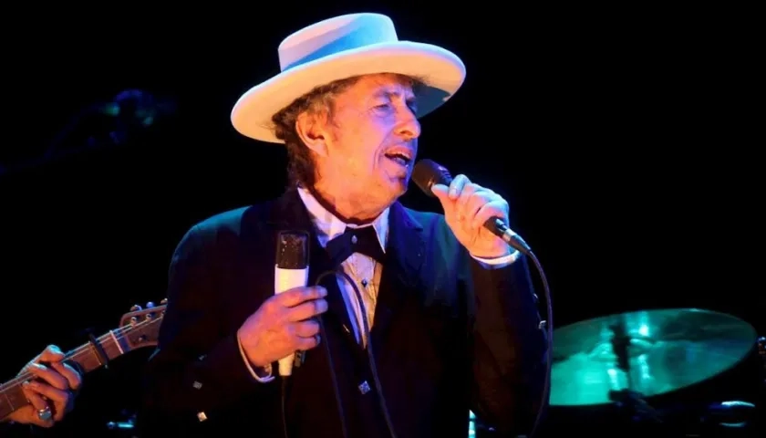 Bob Dylan, leyenda de la música rock y premio Nobel de Literatura, vendió los derechos de todo su catálogo musical, que engloba más de 60 años, a Universal Music Publishing Group (UMPG), anunció este lunes la empresa. 