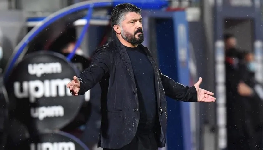 Gennaro Gatusso, técnico del Nápoles. 