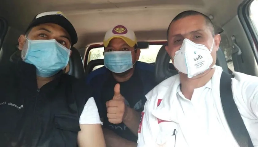 El liberado acompañado de sus familiares.