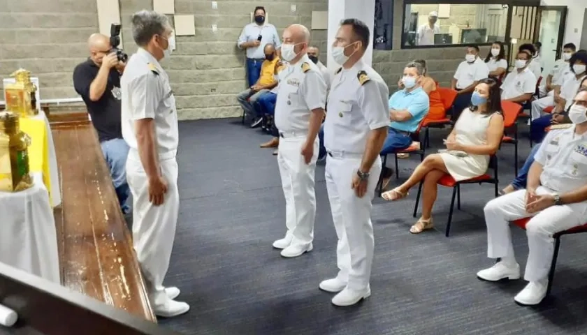Ceremonia de relevo en la Capitanía de Puerto de San Andrés.