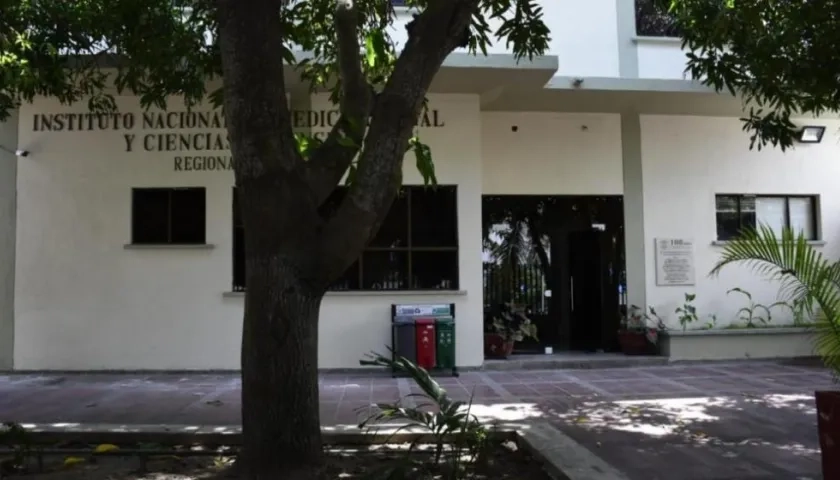 El cuerpo de la mujer fue llevado a Medicina Legal. 