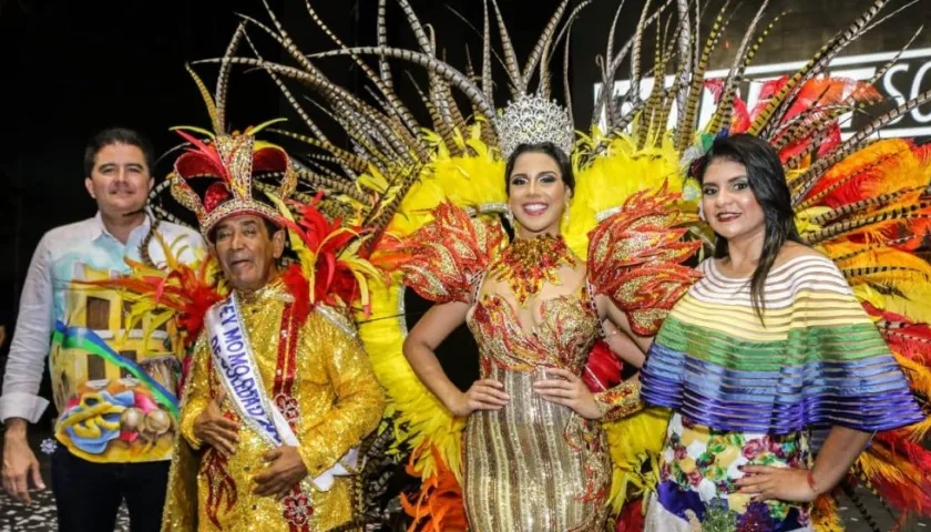 Reina del Carnaval de Soledad junto al Alcalde, Rey Momo y primera gestora social del municipio.