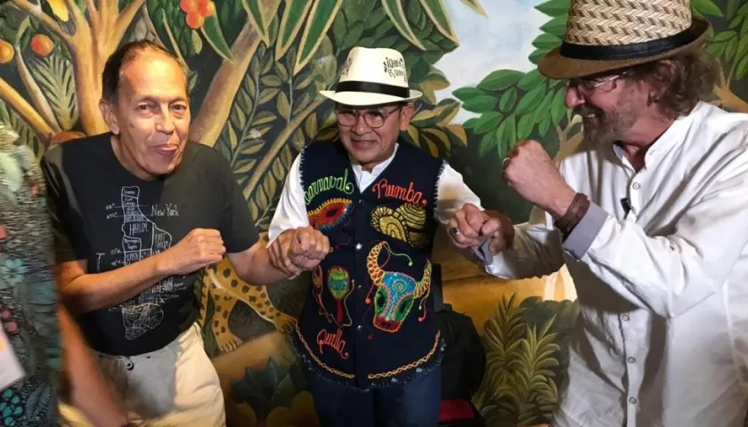 Rafael ‘Chino’ Las (izquierda), Fausto Pérez y Josean Ramos (derecha), en el preámbulo de su ‘match’ musical.