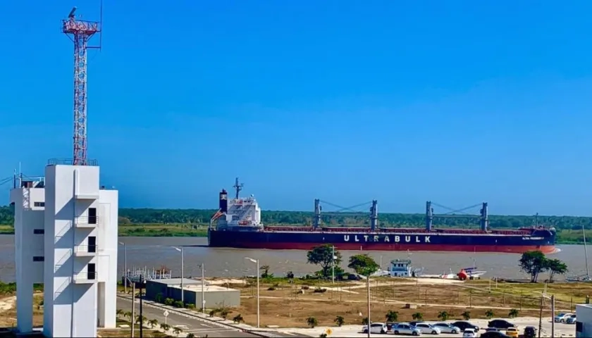 El canal de acceso registra nuevas condiciones que obligaron a modificar el calado operacional.