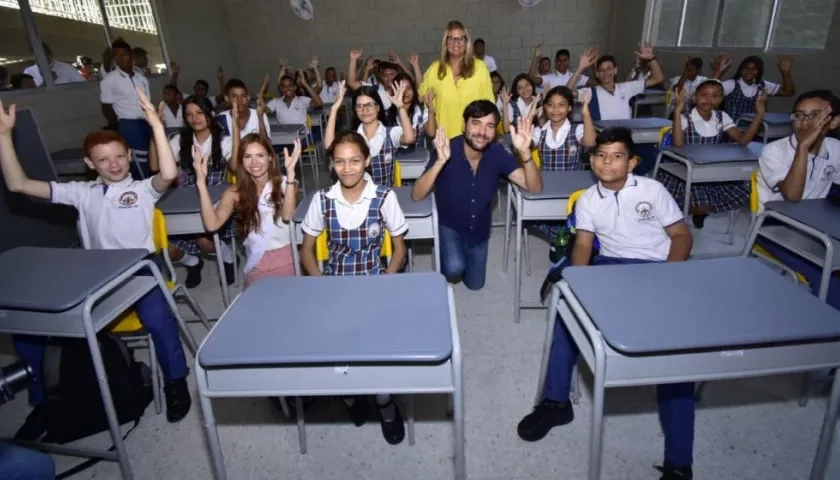 El Alcalde Jaime Pumarejo y la secretaria Bibiana Rincón.