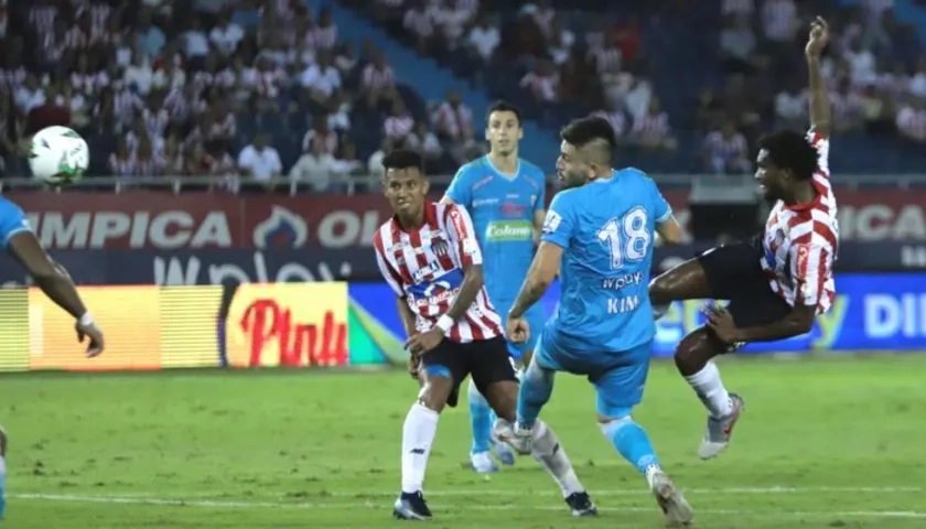 Espectacular remate de Didier Moreno para el gol del triunfo.