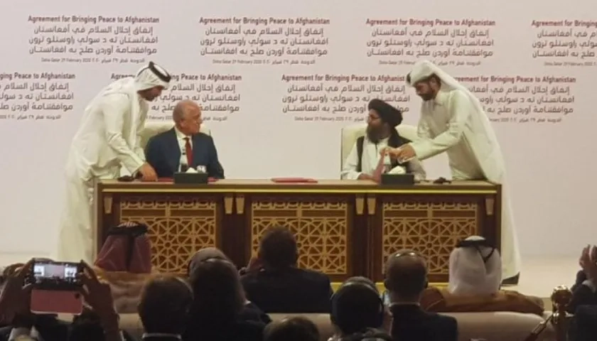 Firma del acuerdo histórico entre EE.UU. y talibanes.