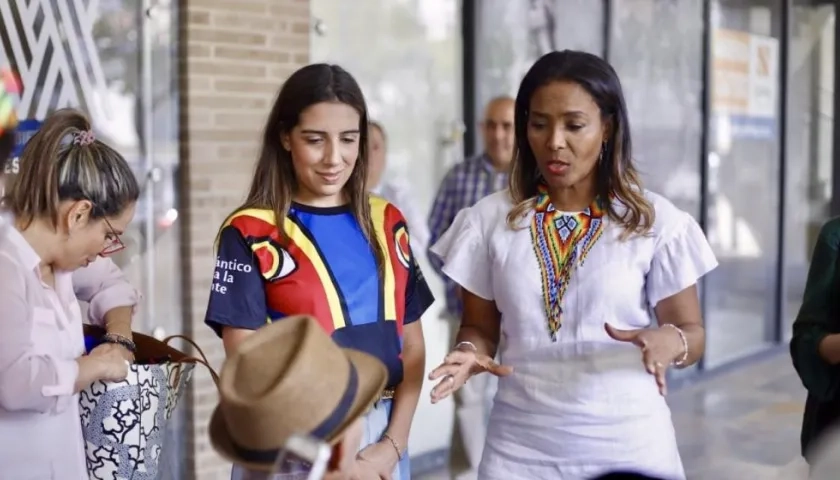 Marcela Dávila (Secretaria de Cultura del Atlántico) y Carmen Vásquez (Ministra de Cultura).