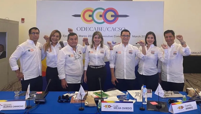 El Gobernador Carlos Caicedo y la Alcaldesa Virna Johnson, tras conocer la escogencia.