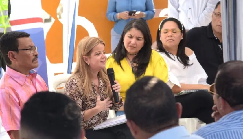 La Gobernadora, Elsa Noguera; la Secretaria de Infraestructura, Nury Logreira y el Alcalde de Tubará, José Coll.