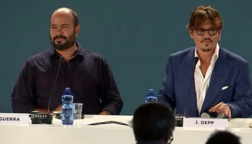 El cineasta colombiano Ciro Guerra y el actor estadounidense Johnny Depp.