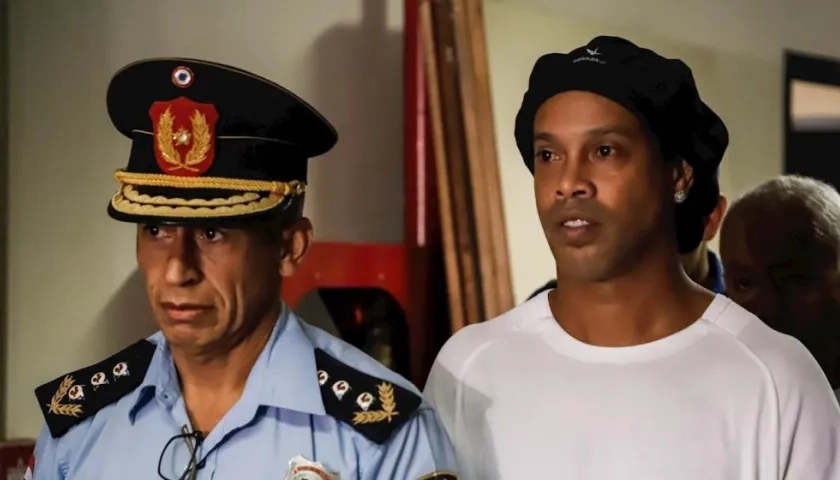 Ronaldinho en arresto. 