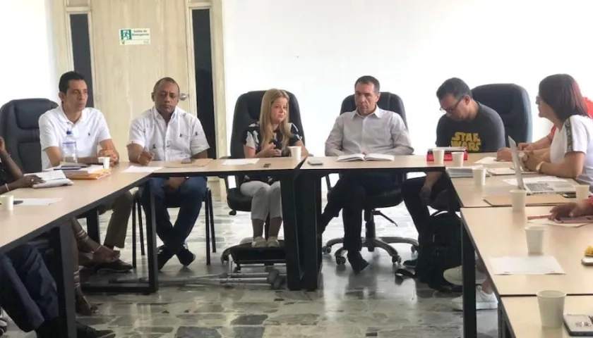 La Gobernadora, Elsa Noguera, y el Rector (e) Jorge Restrepo, presidiendo la reunión.