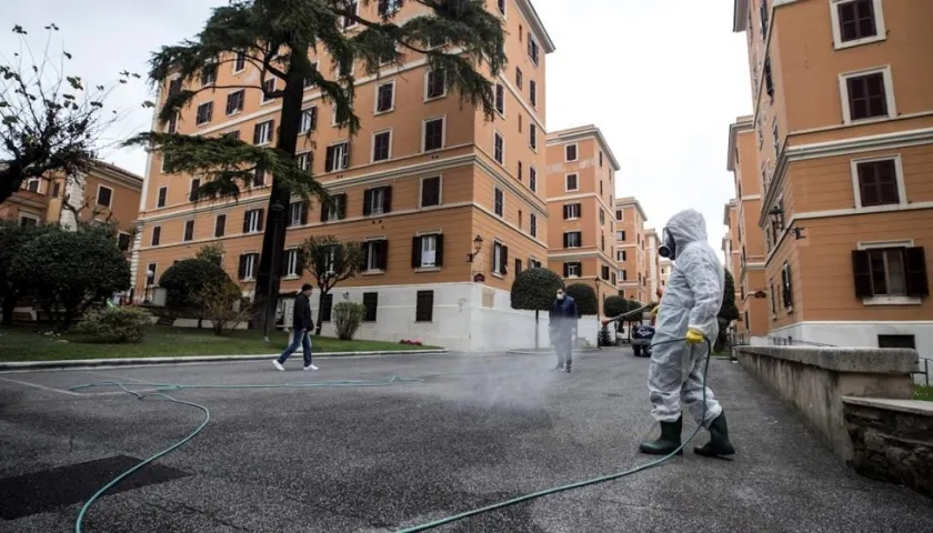 La primera zona roja en Italia, decretada a finales de febrero, supuso el aislamiento de diez pueblos de Lombardía.