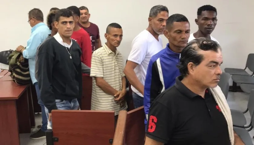 Parte de los capturados dejados en libertad o en deteción domiliciaria.