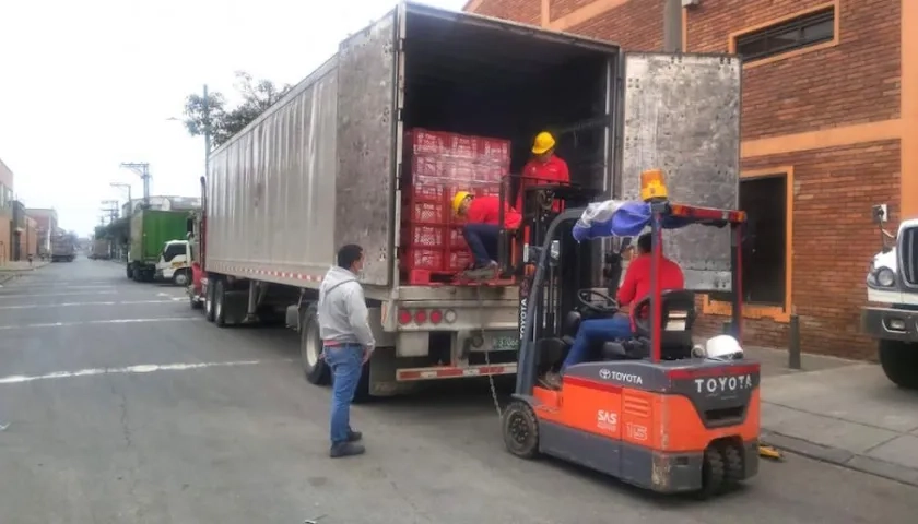 Paquete de alimentos dispuestos por la Fundación Éxito.