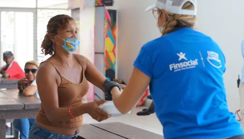 Finsocial se une con Dulcerna para llevar 10 mil raciones de comidas a familias vulnerables.