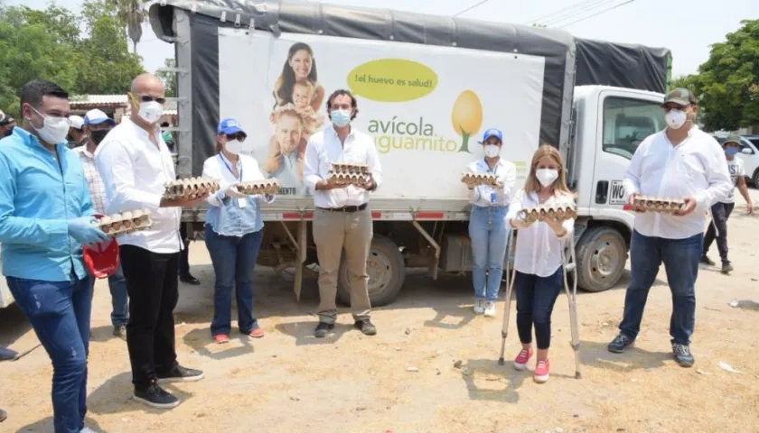 Gobernadora Elsa Noguera recibió la donación de Avícola El Guamito.