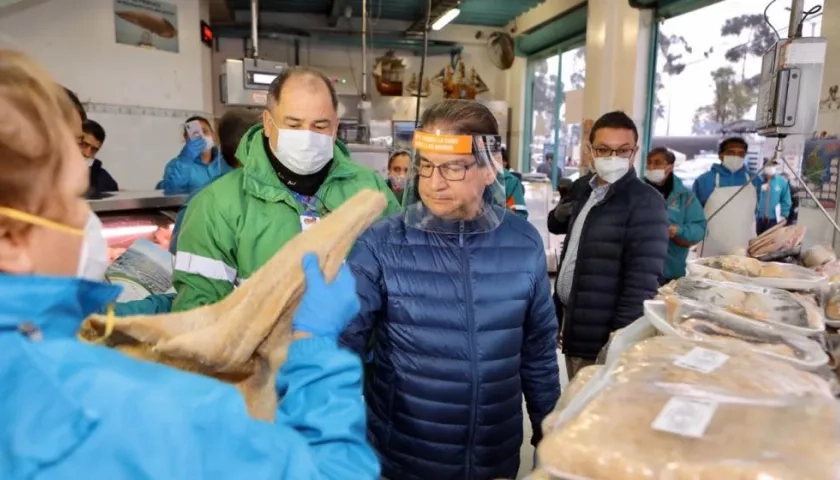 El Ministro de Agricultura revisó la cadena de frío de Corabastos, la central mayorista más grande de Colombia.