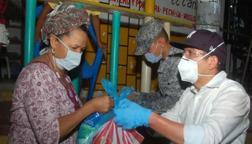 Entrega nocturna de las ayudas en Soledad.