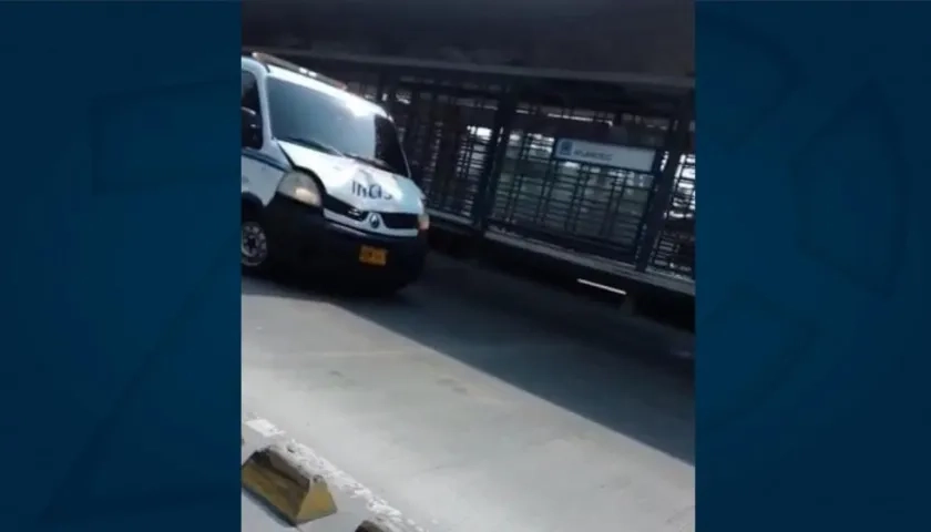 Ambulancia implicada en el accidente.