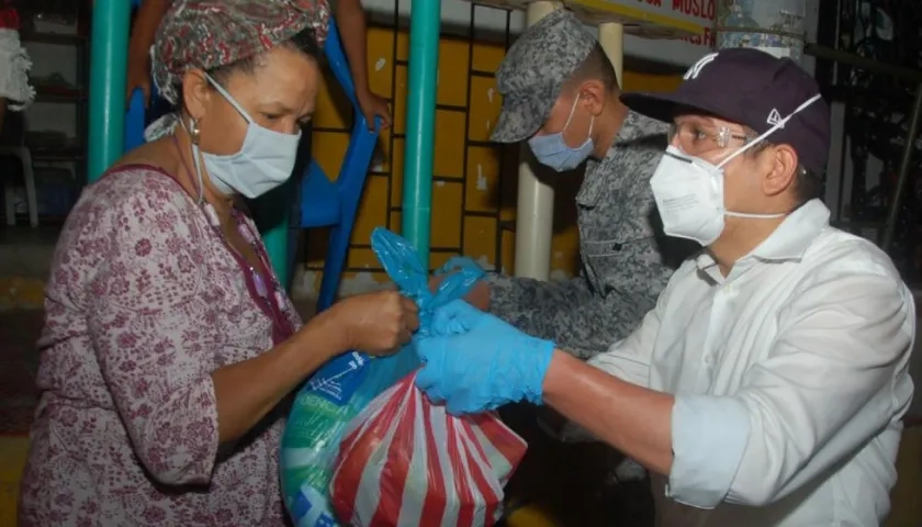 Entrega de mercados en Soledad.