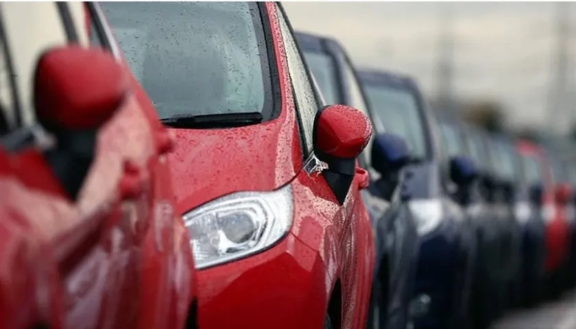 Venta de autos y motos bajó en abril.