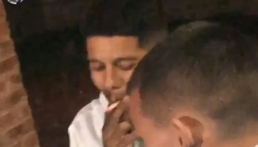 El defensa argentino Marcos Rojo fumando.