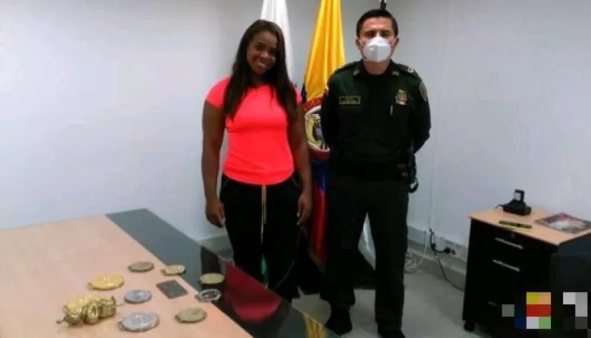 Leidy Solís y sus medallas recuperadas.