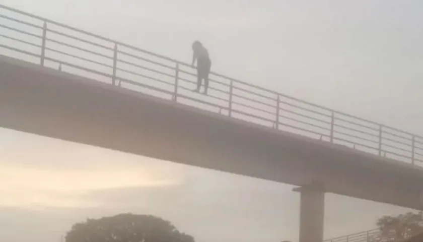 La mujer que cayó al vacío.