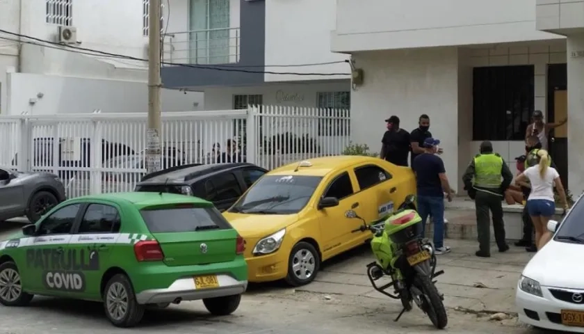 La Patrulla Covid durante la visita al sitio.