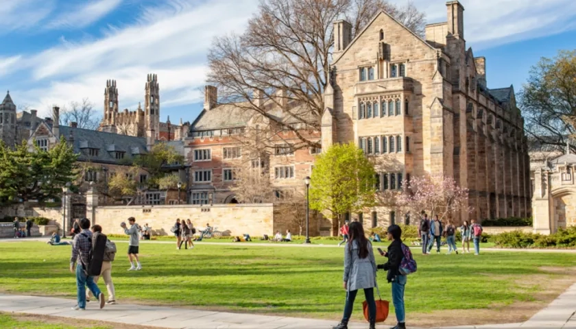 Universidad de Yale.