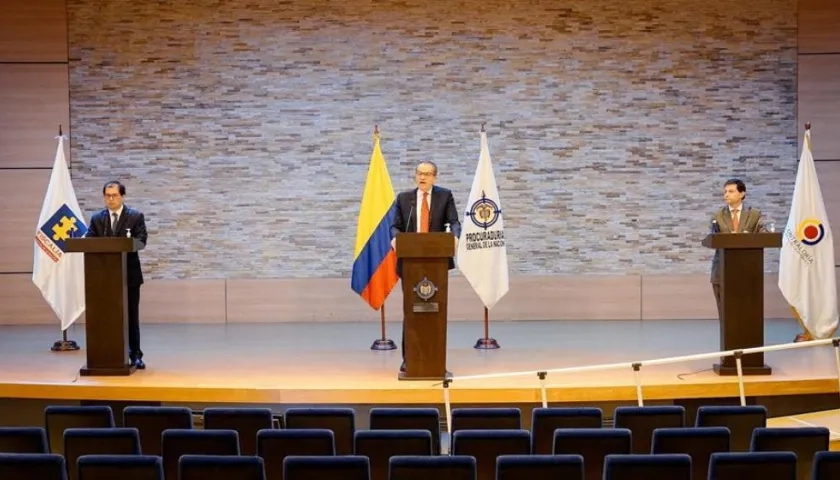 Los jefes de tres entes de control durante la rueda de prensa conjunta.