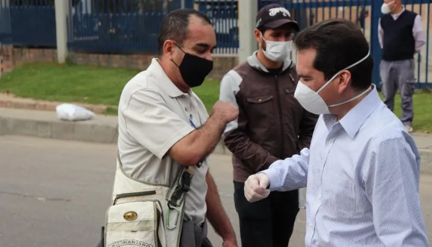 El embajador Tomás Guanipa (derecha).